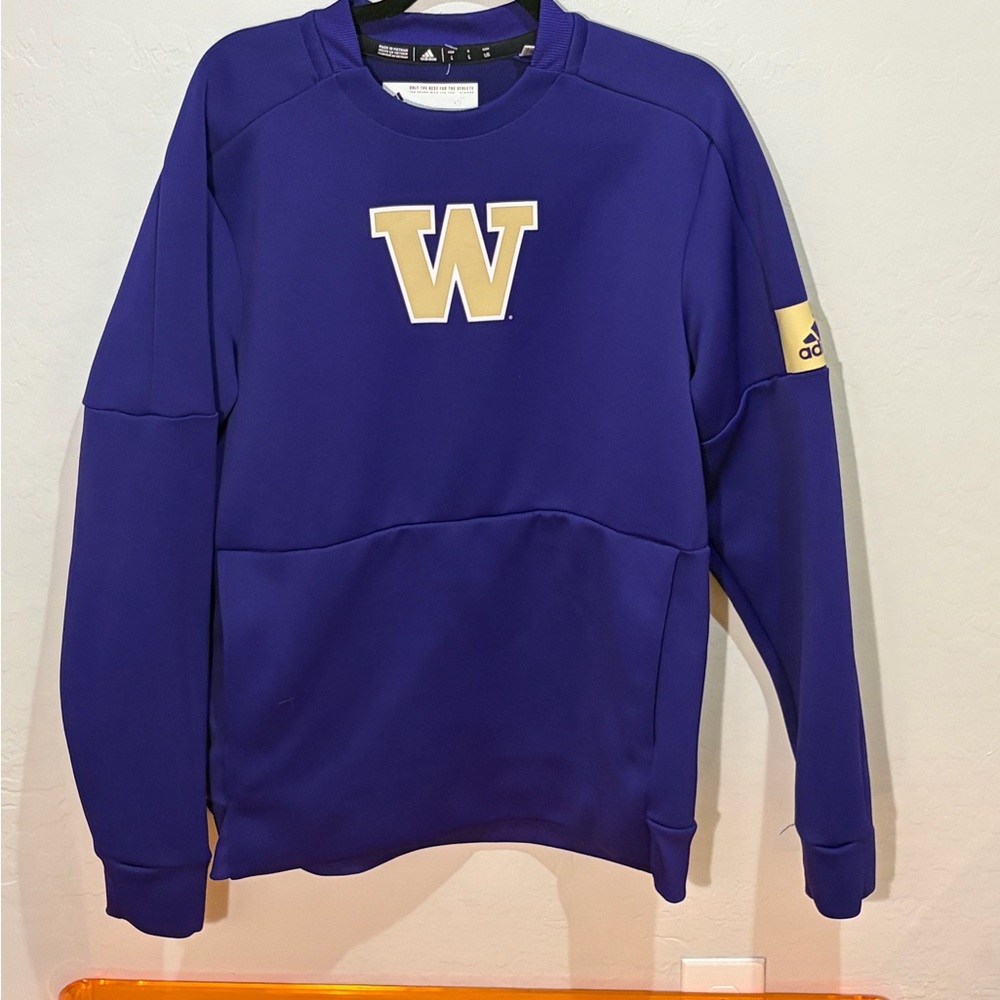 Washington Huskie team issued apparel
